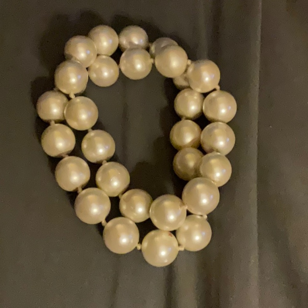 White pearl necklace